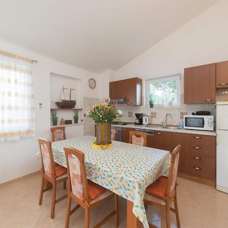 Apartmani Lenka Ugljan Kültér fotó