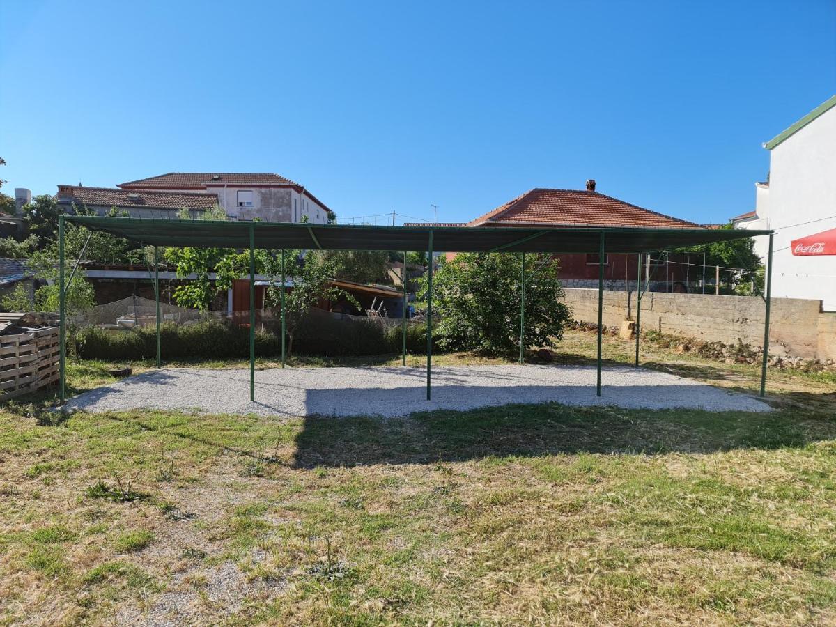 Apartmani Lenka Ugljan Kültér fotó