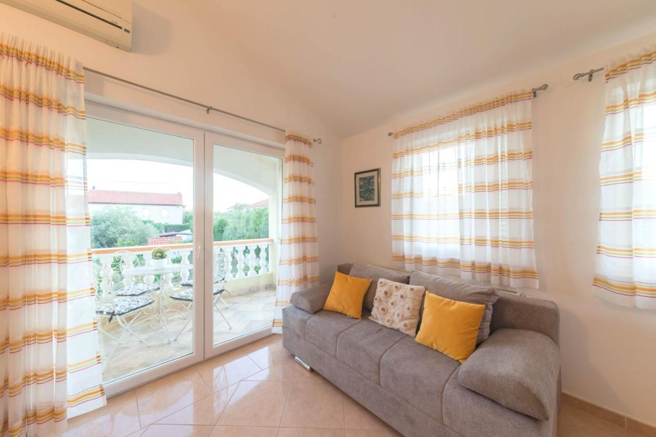 Apartmani Lenka Ugljan Kültér fotó