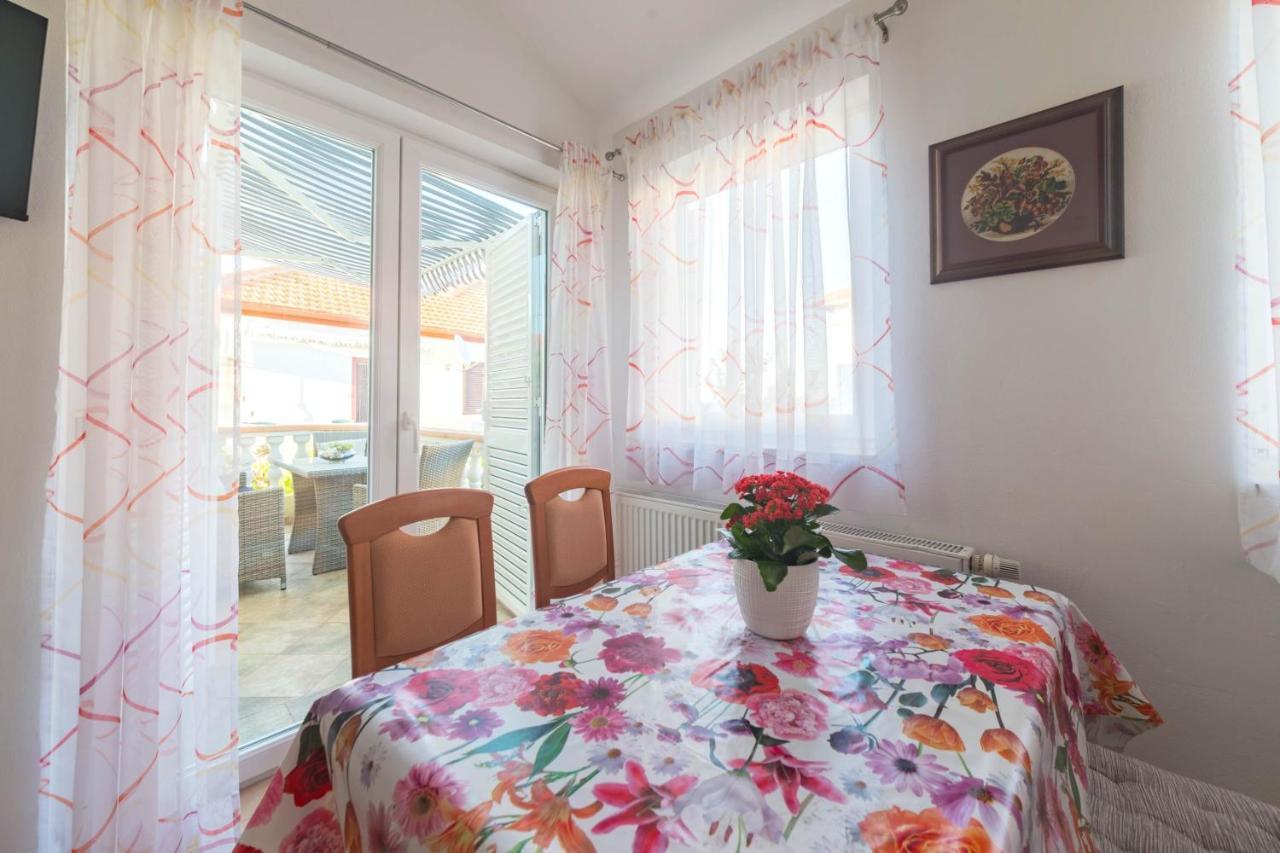 Apartmani Lenka Ugljan Kültér fotó