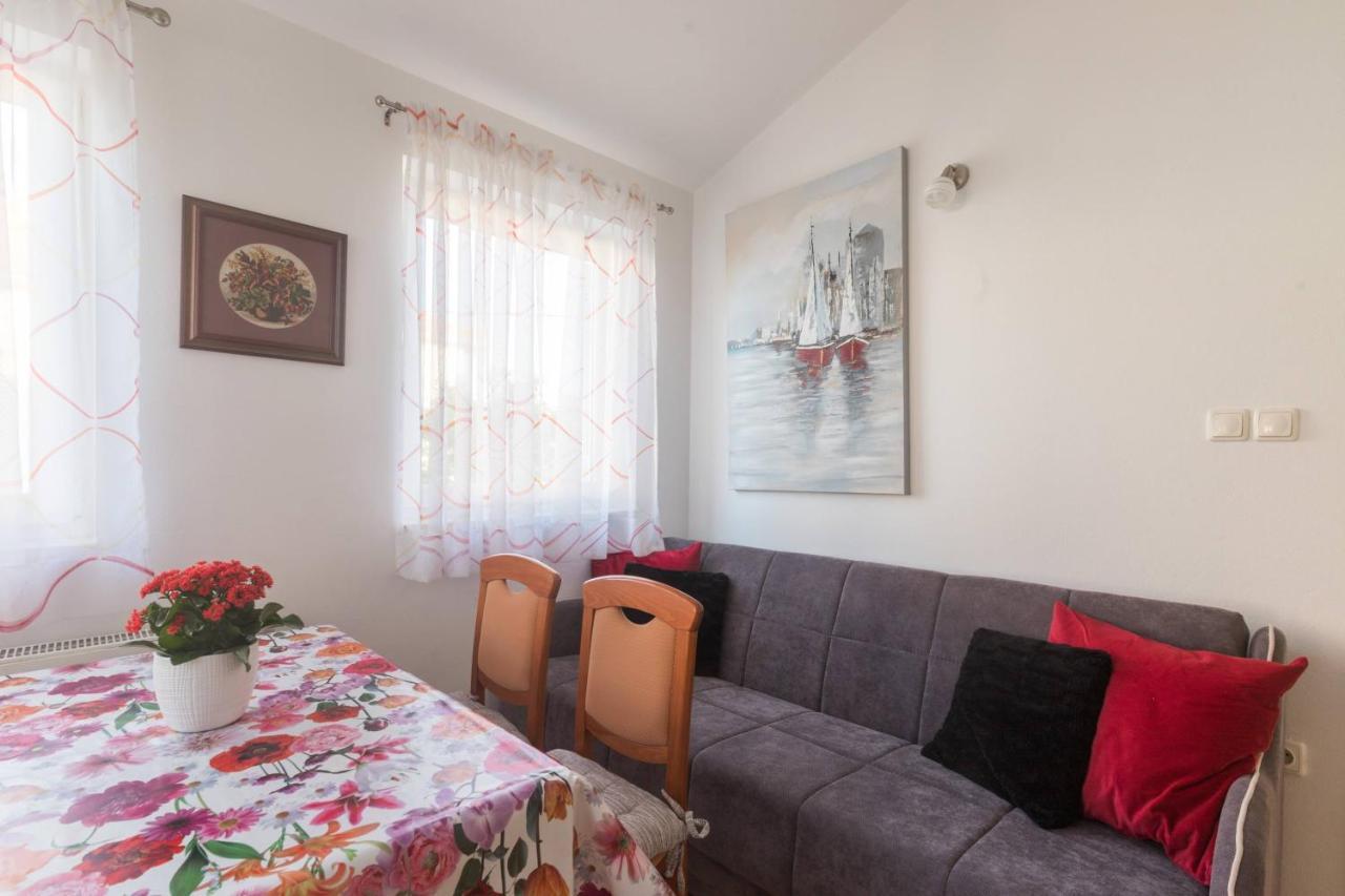 Apartmani Lenka Ugljan Kültér fotó
