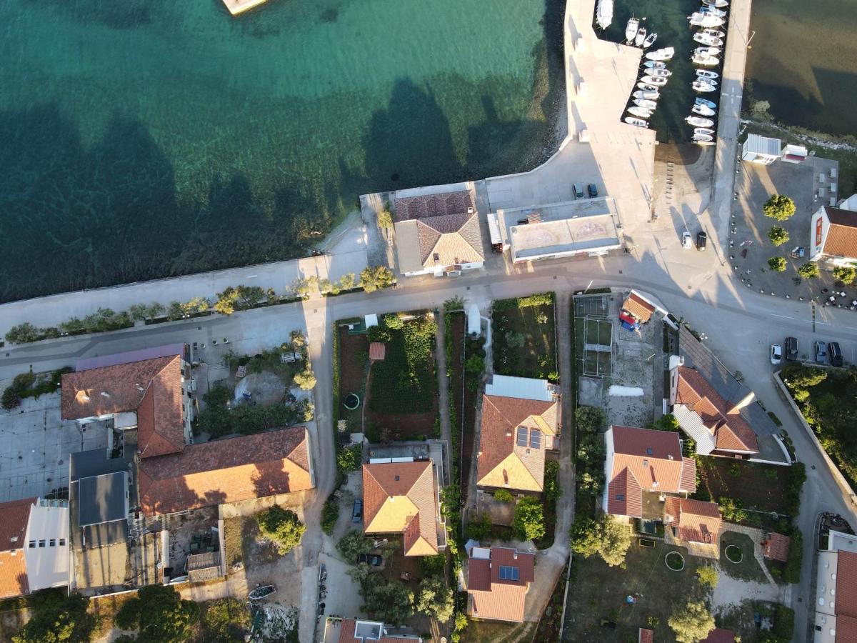 Apartmani Lenka Ugljan Kültér fotó