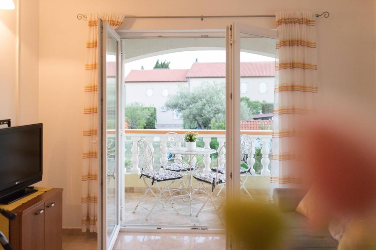 Apartmani Lenka Ugljan Kültér fotó