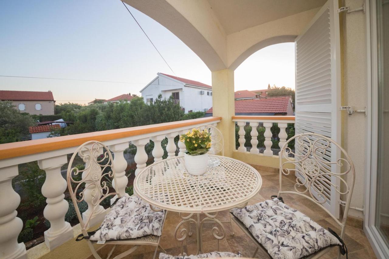 Apartmani Lenka Ugljan Kültér fotó