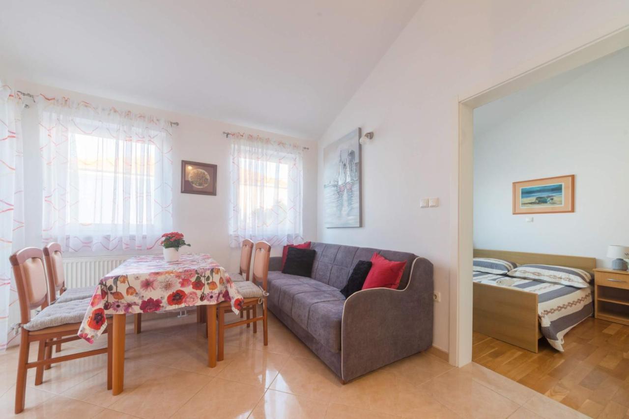 Apartmani Lenka Ugljan Kültér fotó