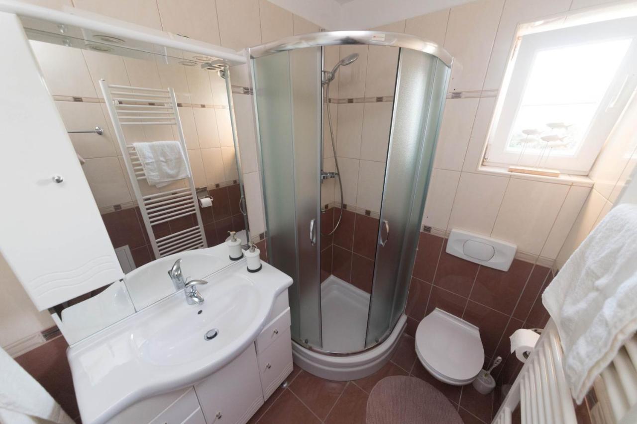 Apartmani Lenka Ugljan Kültér fotó